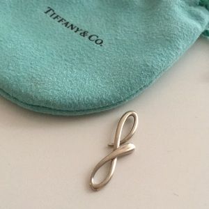 Tiffany & Co. pendant by Elsa Peretti